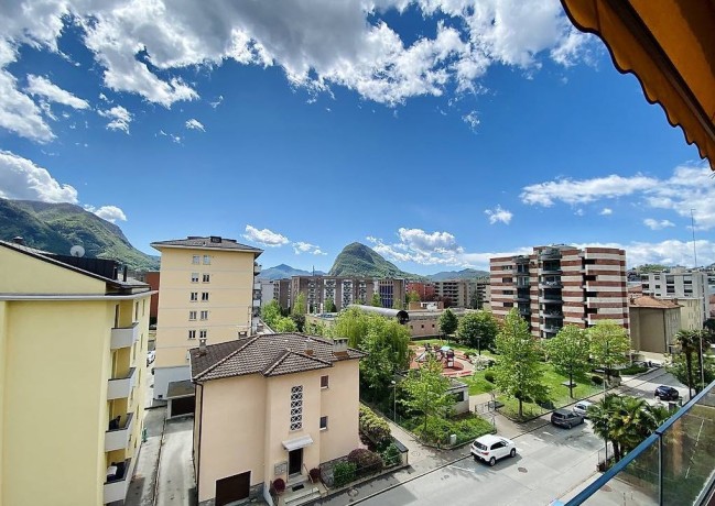 35-room-apartment-renovated-in-viganello-big-3