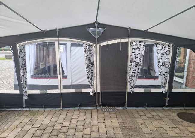 durable-steel-poles-designed-for-15-foot-awnings-ensuring-strong-support-and-stability-big-1